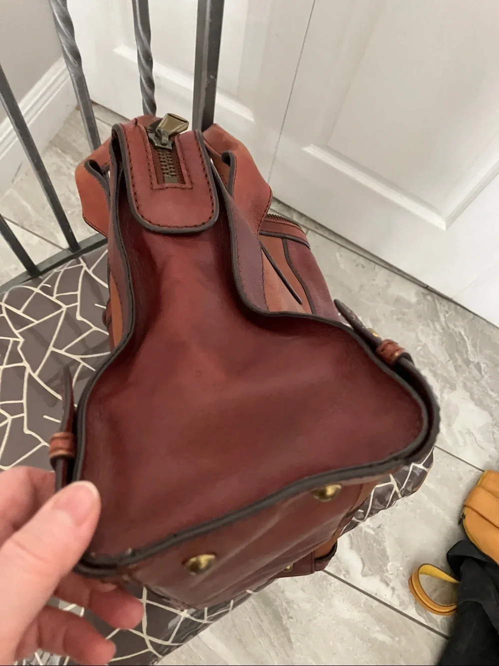 Vintage FOSSIL Women Reissue Brown leather satchel with a keyhole emblem